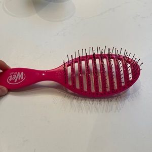 Pink Wet Brush